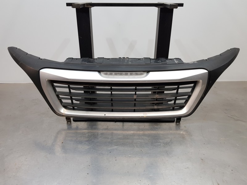 Recambio de rejilla delantera para peugeot boxer combi bus referencia OEM IAM 1612243280 1314847070 
