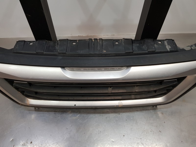 Recambio de rejilla delantera para peugeot boxer combi bus referencia OEM IAM 1612243280 1314847070 