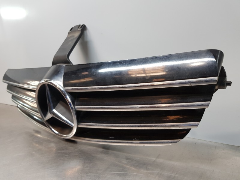 Recambio de rejilla delantera para mercedes clase clk (w209) coupe 270 referencia OEM IAM A2098800123 A20988001239040 
