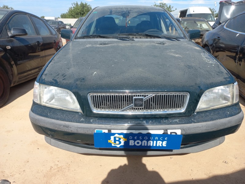 volvo s40 berlina del año 1999
