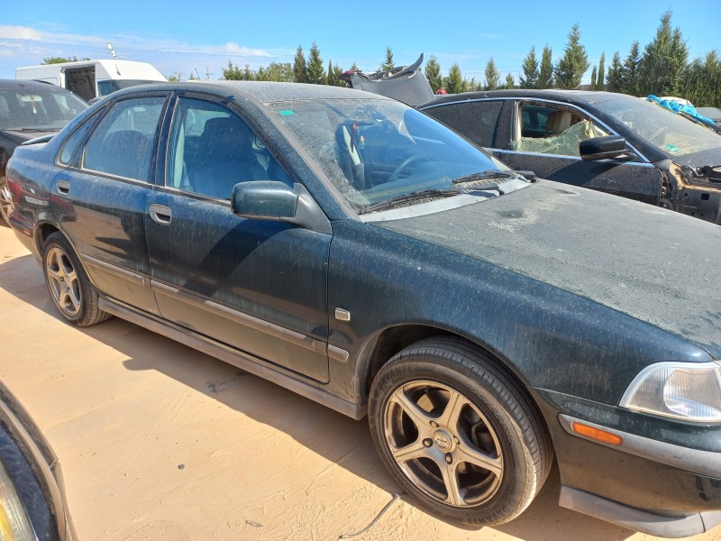 volvo s40 berlina del año 1999
