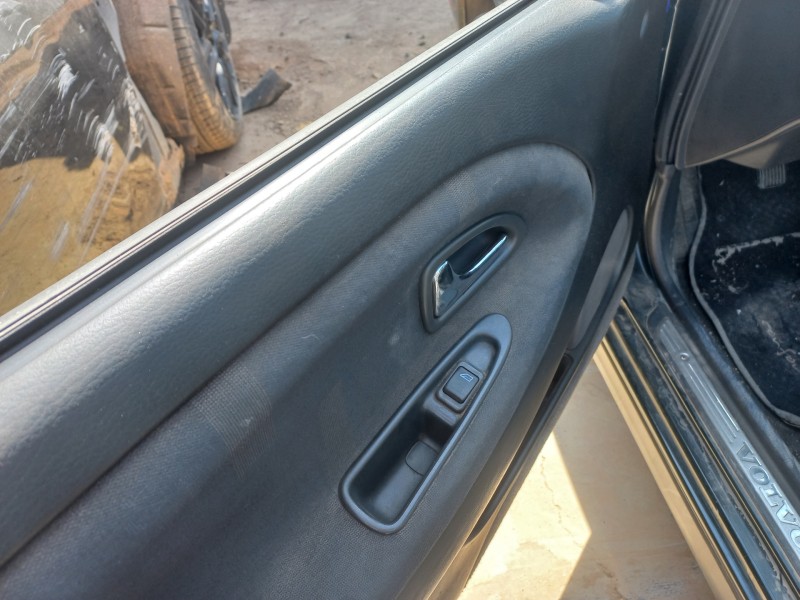 volvo s40 berlina del año 1999