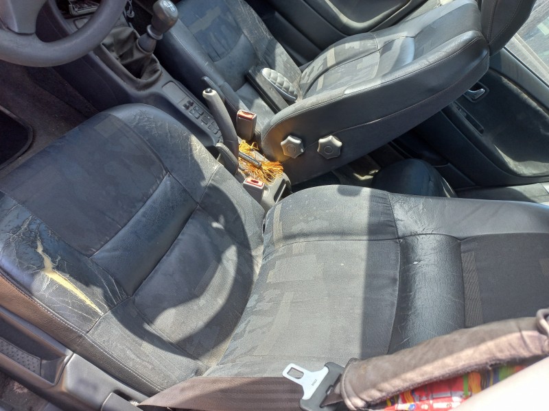 volvo s40 berlina del año 1999