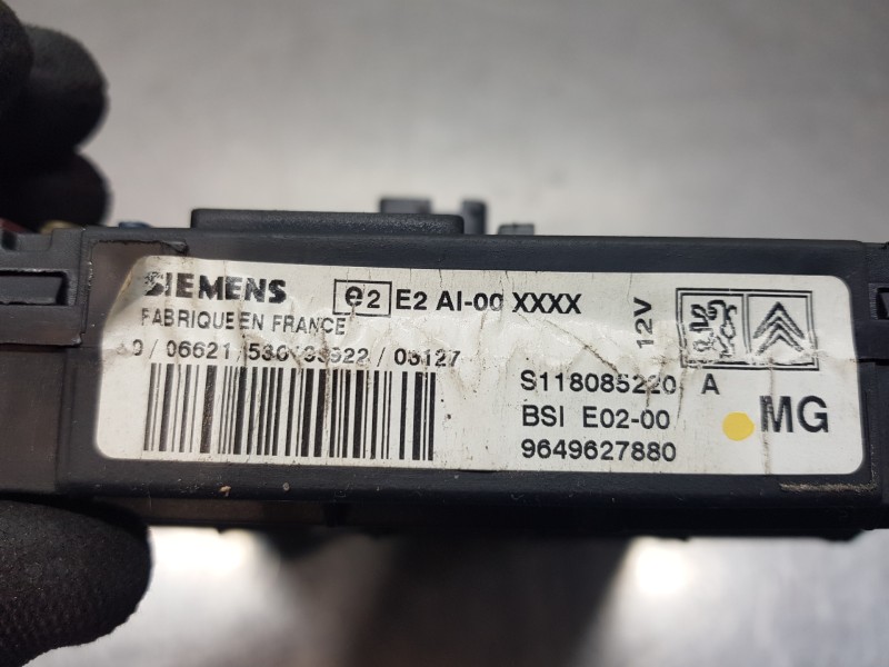 Recambio de caja reles / fusibles para peugeot 206 cc xs referencia OEM IAM 9649627880 S118085220A BSIE02