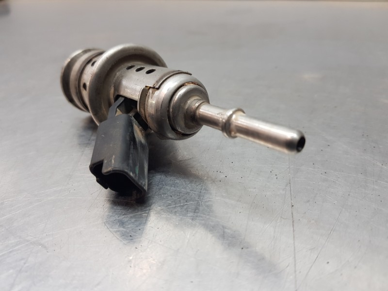 Recambio de inyector para peugeot boxer combi bus referencia OEM IAM 9801187080  