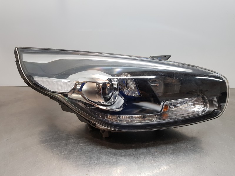 Recambio de faro derecho para kia carens ( ) drive referencia OEM IAM 92102A4180  