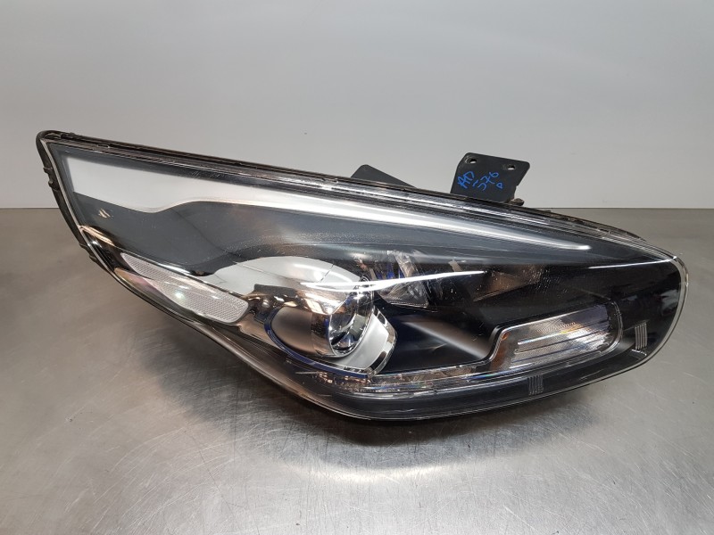 Recambio de faro derecho para kia carens ( ) drive referencia OEM IAM 92102A4180  