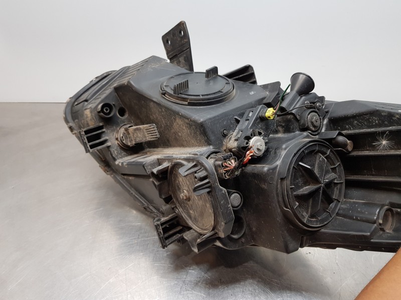 Recambio de faro derecho para kia carens ( ) drive referencia OEM IAM 92102A4180  