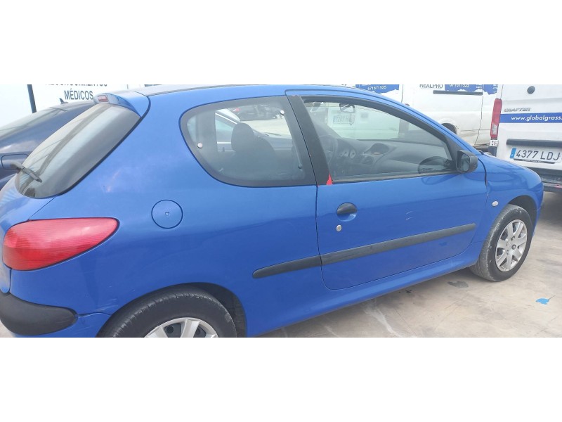 peugeot 206 berlina del año 2001