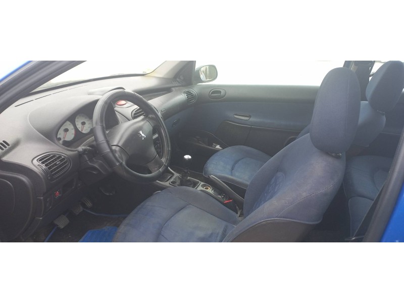 peugeot 206 berlina del año 2001