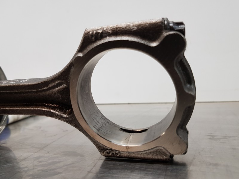 Recambio de biela para hyundai tucson ix35 referencia OEM IAM 235102A400 234A02A930 