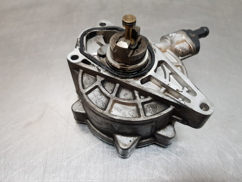 Recambio de depresor freno / bomba vacio para hyundai tucson ix35 referencia OEM IAM 288102A650  