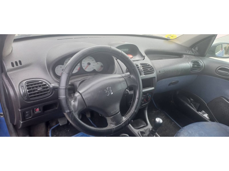 peugeot 206 berlina del año 2001