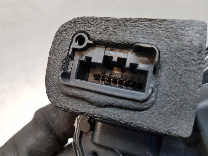 Recambio de cerradura puerta trasera izquierda para volkswagen tiguan (ax1) comfortline referencia OEM IAM 5TA839015Q  