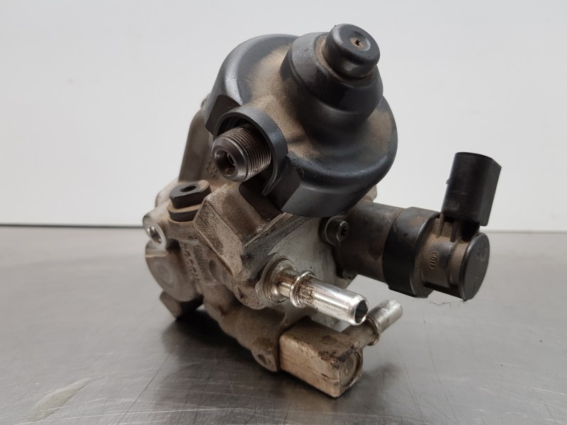 Recambio de bomba inyeccion para mini mini 5-trg. (f55) one d referencia OEM IAM 13518511626 0445010588 8511626