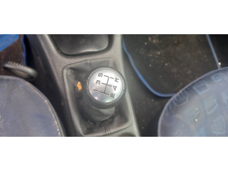 peugeot 206 berlina del año 2001