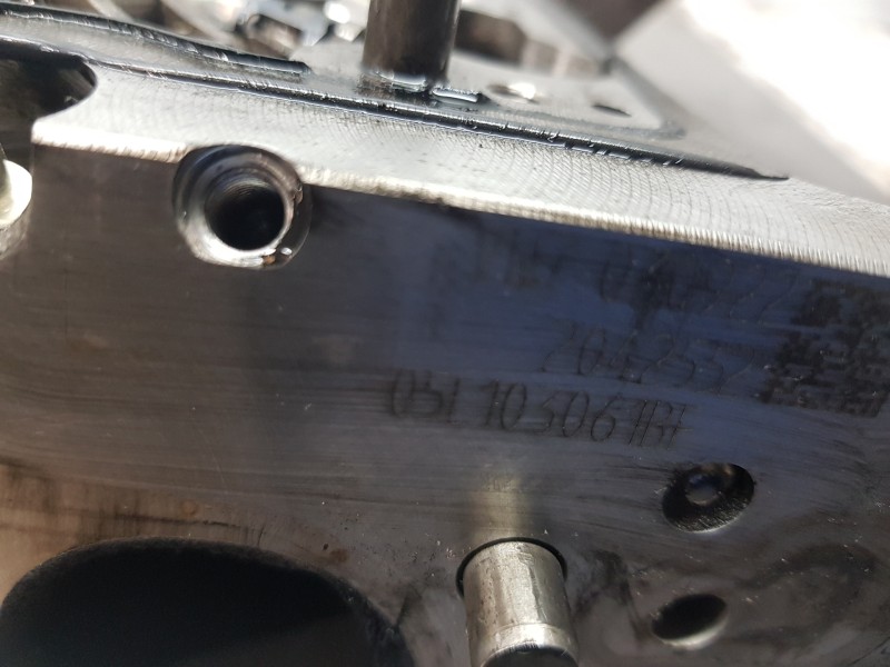 Recambio de culata para seat leon sportstourer (kl8) xcellence referencia OEM IAM 05L103061BF 05L103061AG 