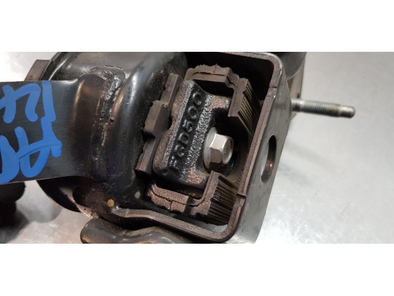 Recambio de soporte motor derecho para toyota yaris hybrid active referencia OEM IAM 123050M140  