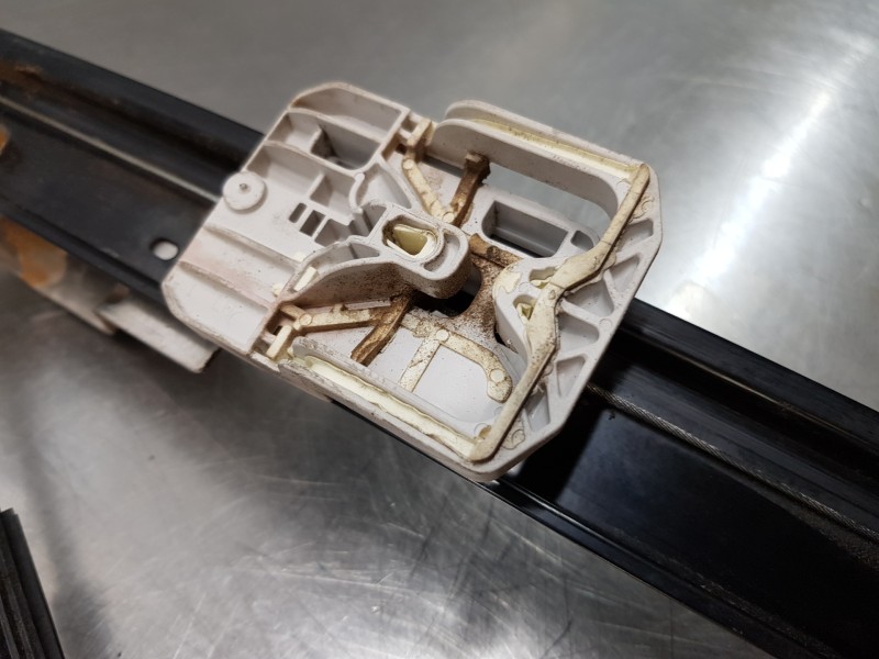 Recambio de elevalunas delantero derecho para seat leon st (5f8) style referencia OEM IAM 5Q0959802C   Recambio de elevalunas delantero derecho para seat leon st (5f8) style referencia OEM IAM 5Q0959802C