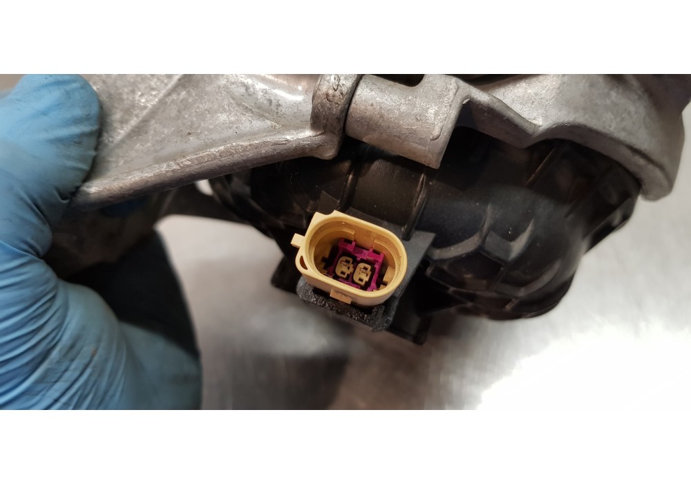 Recambio de soporte motor izquierdo para audi a6 berlina (4a2) 40 tdi basic referencia OEM IAM 4M0199371B  