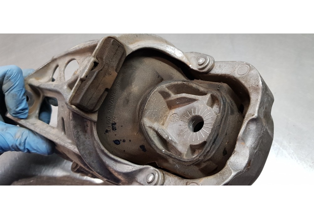 Recambio de soporte motor izquierdo para audi a6 berlina (4a2) 40 tdi basic referencia OEM IAM 4M0199371B  