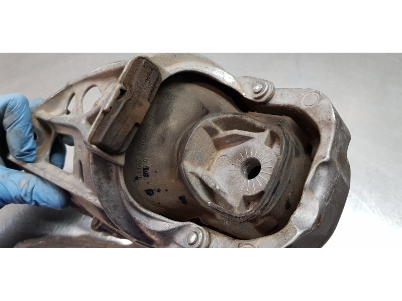 Recambio de soporte motor izquierdo para audi a6 berlina (4a2) 40 tdi basic referencia OEM IAM 4M0199371B  