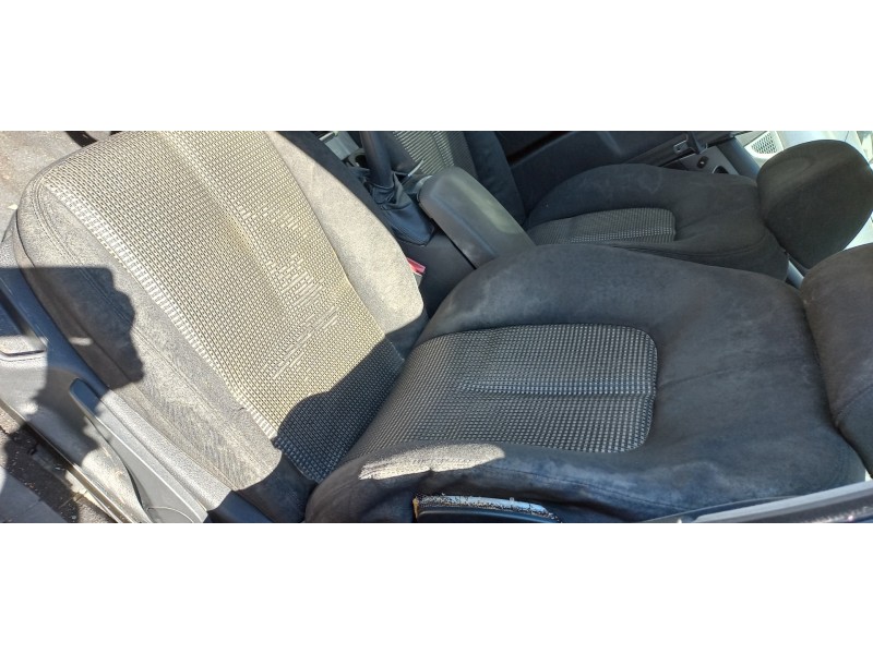 peugeot 407 del año 2004