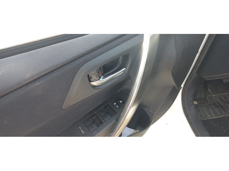 toyota auris del año 2013