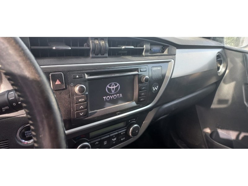 toyota auris del año 2013