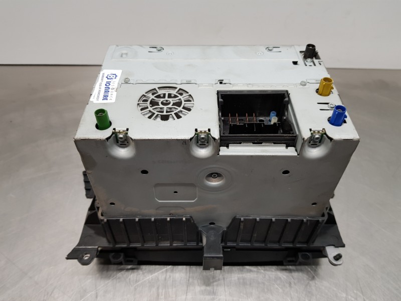 Recambio de sistema audio / radio cd para mercedes vito caja cerrada 6.03  furgon referencia OEM IAM A9068201589 A0048208589 