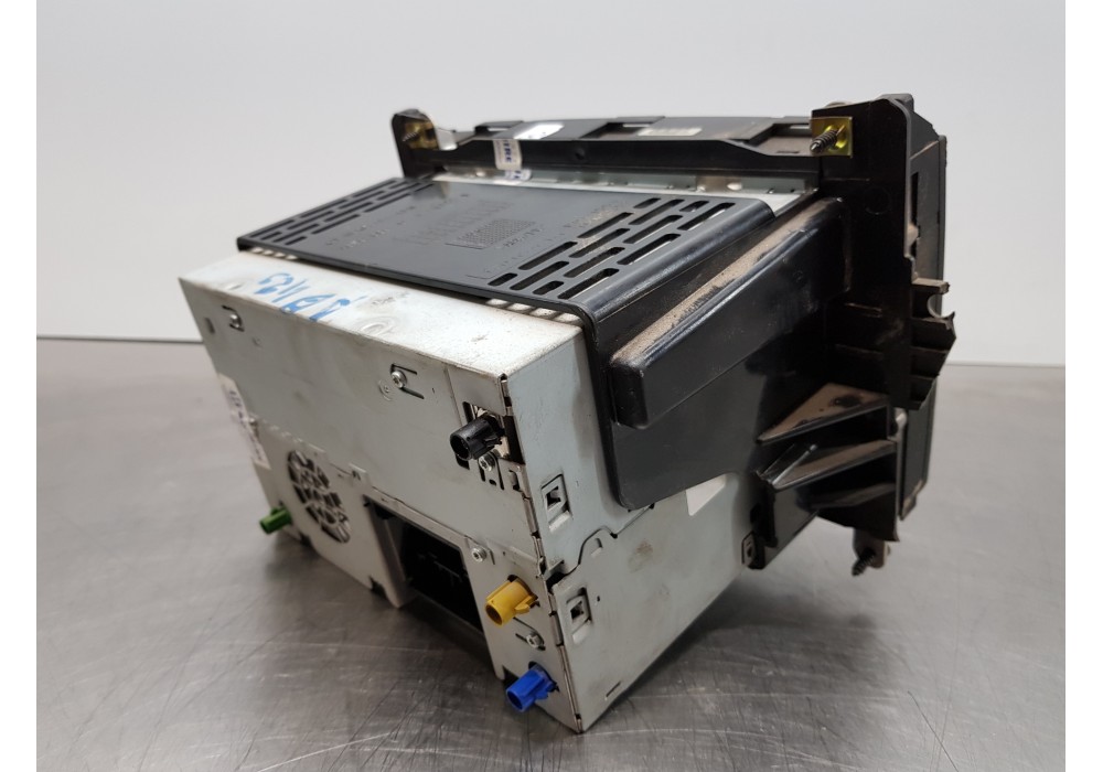 Recambio de sistema audio / radio cd para mercedes vito caja cerrada 6.03  furgon referencia OEM IAM A9068201589 A0048208589 