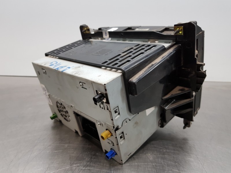 Recambio de sistema audio / radio cd para mercedes vito caja cerrada 6.03  furgon referencia OEM IAM A9068201589 A0048208589 