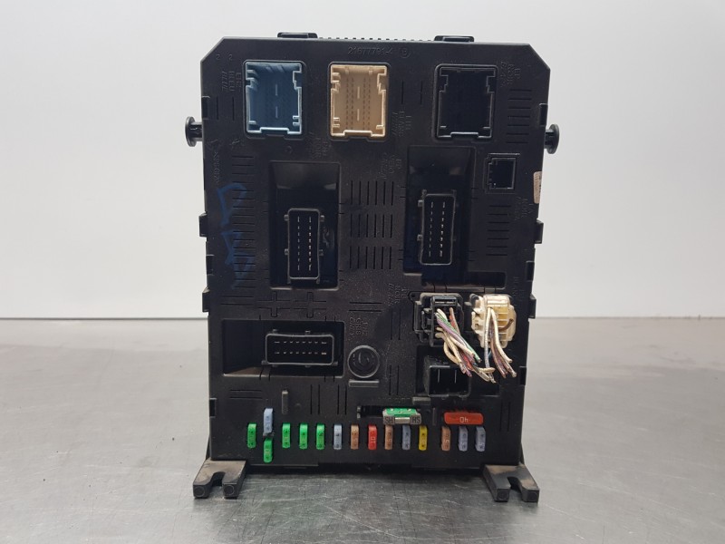 Recambio de caja reles / fusibles para peugeot 307 berlina (s2) design referencia OEM IAM 6580QE 281197321A  Recambio de caja reles / fusibles para peugeot 307 berlina (s2) design referencia OEM IAM 6580QE 281197321A