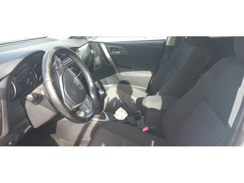 toyota auris del año 2013