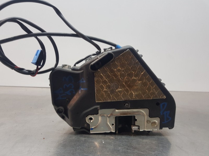 Recambio de cerradura puerta trasera derecha para mercedes clase cls (w219) 500 referencia OEM IAM A2197300235  