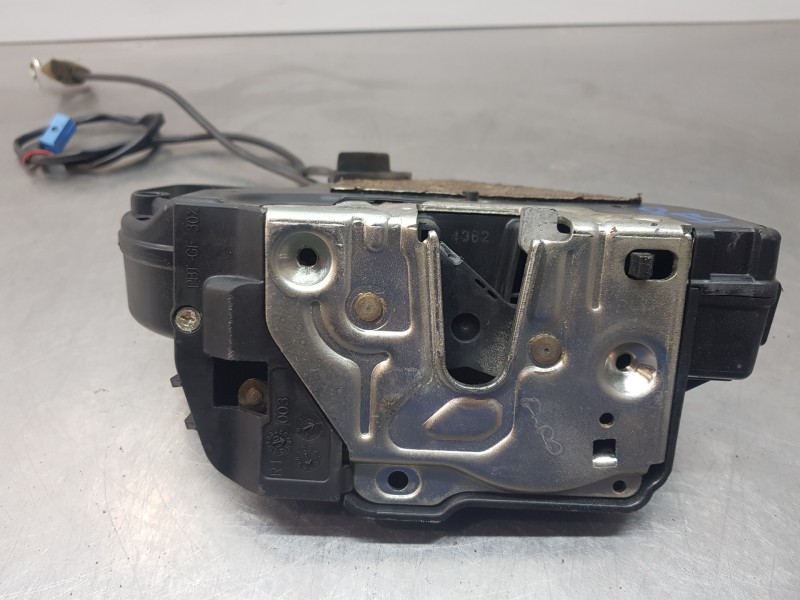 Recambio de cerradura puerta trasera derecha para mercedes clase cls (w219) 500 referencia OEM IAM A2197300235  