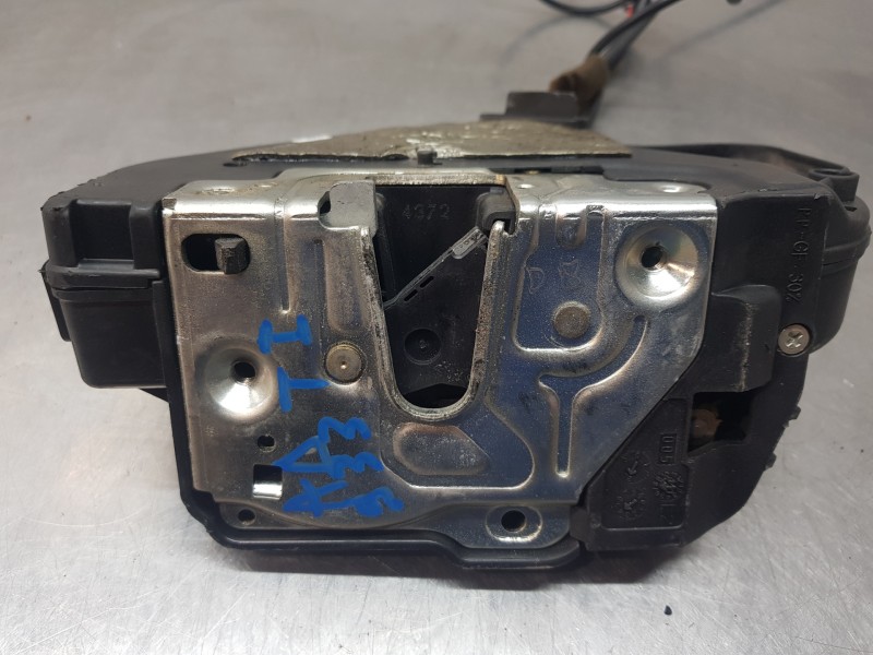 Recambio de cerradura puerta trasera izquierda para mercedes clase cls (w219) 500 referencia OEM IAM A2197300135  