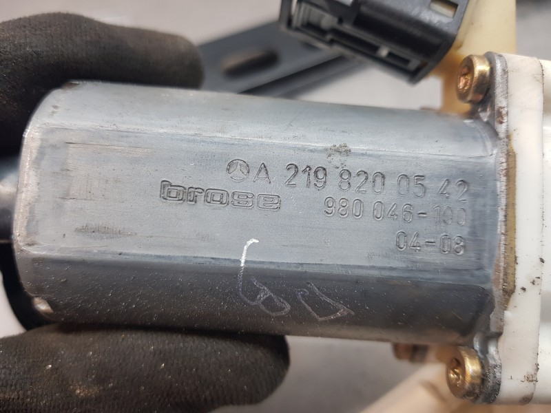 Recambio de elevalunas trasero izquierdo para mercedes clase cls (w219) 500 referencia OEM IAM A2197300946 A2198200542 