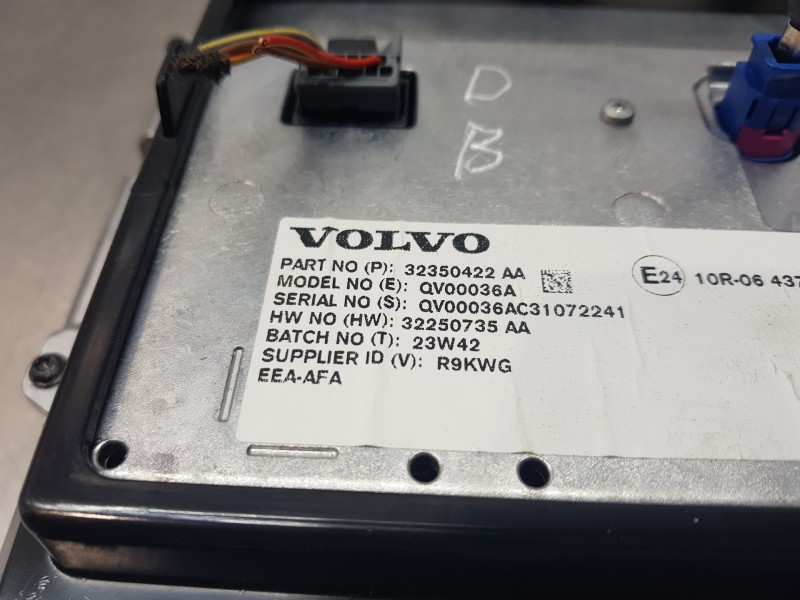 Recambio de pantalla multifuncion para volvo xc60 hybrid referencia OEM IAM 32350422  