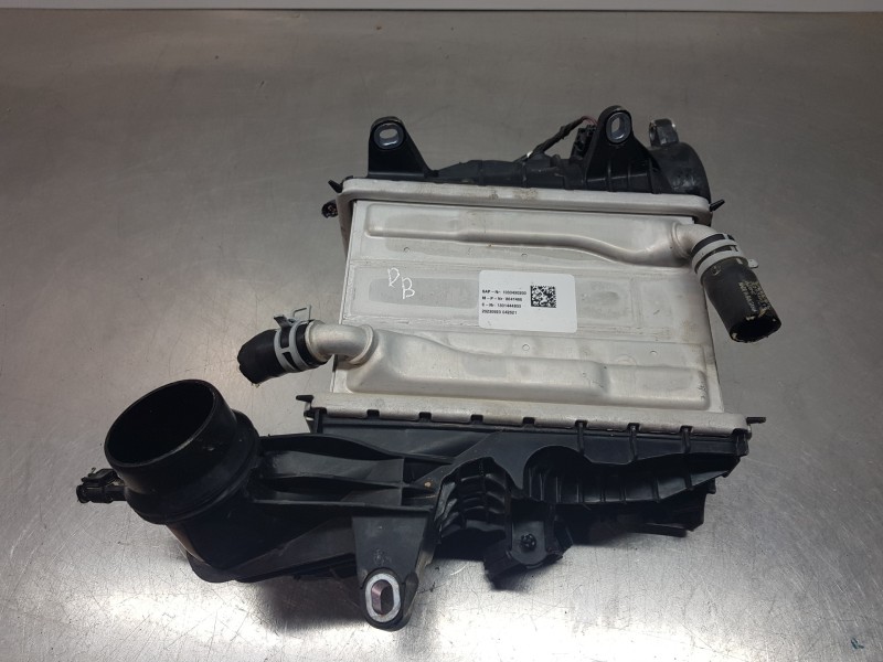 Recambio de intercooler para volvo xc60 hybrid referencia OEM IAM 32339085 8641466 