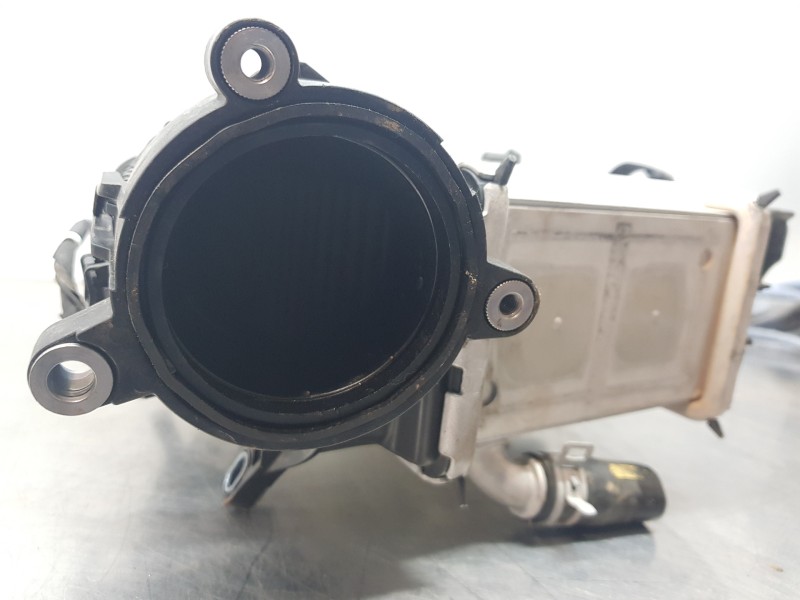 Recambio de intercooler para volvo xc60 hybrid referencia OEM IAM 32339085 8641466 