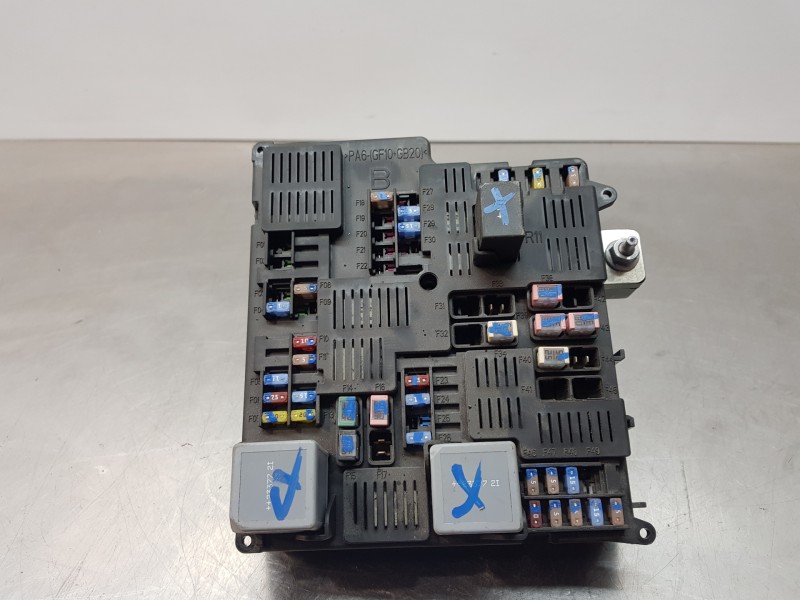 Recambio de caja reles / fusibles para volvo xc60 hybrid referencia OEM IAM 32359985  