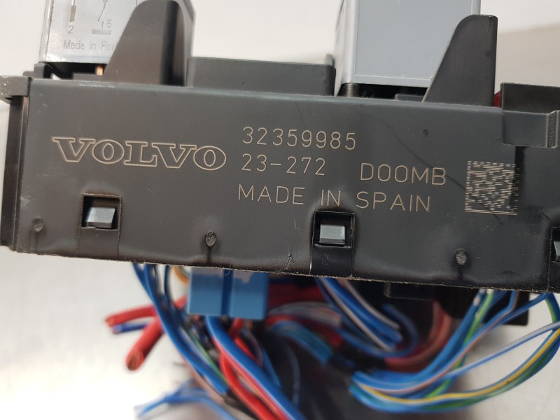 Recambio de caja reles / fusibles para volvo xc60 hybrid referencia OEM IAM 32359985  