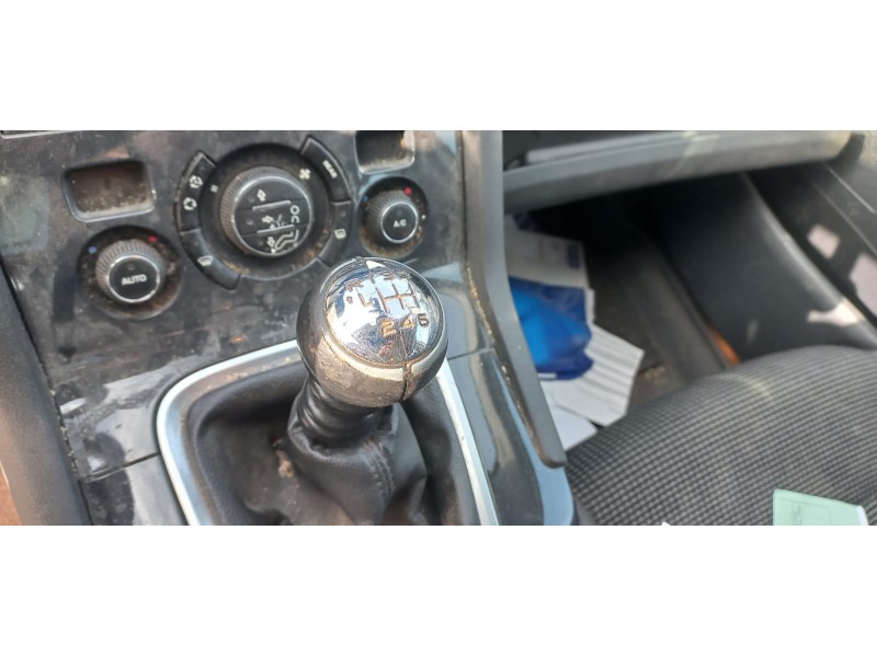 peugeot 5008 del año 2016