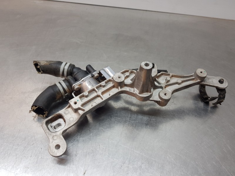 Recambio de bomba agua para volvo xc60 hybrid referencia OEM IAM 32222659  