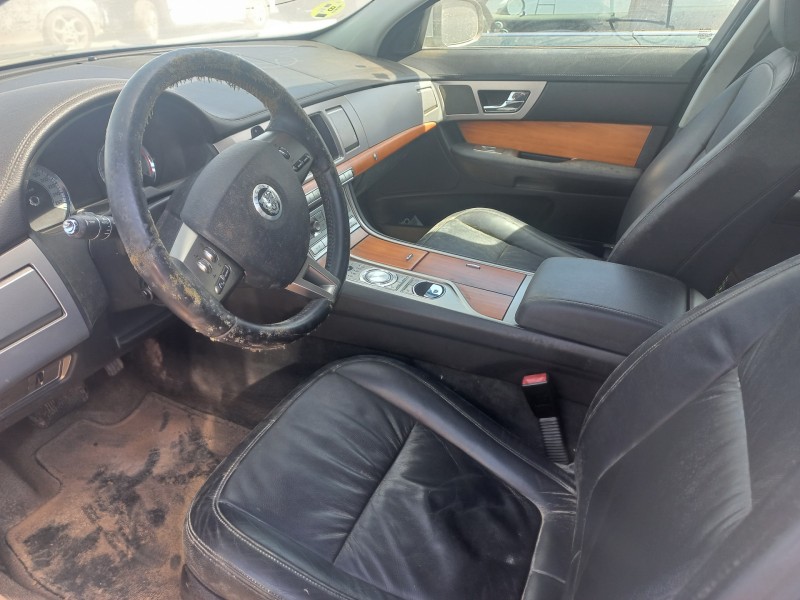 jaguar xf del año 2010