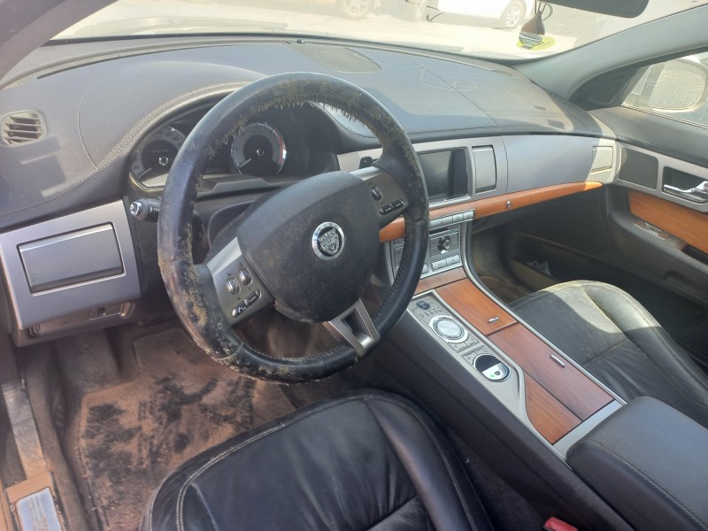 jaguar xf del año 2010