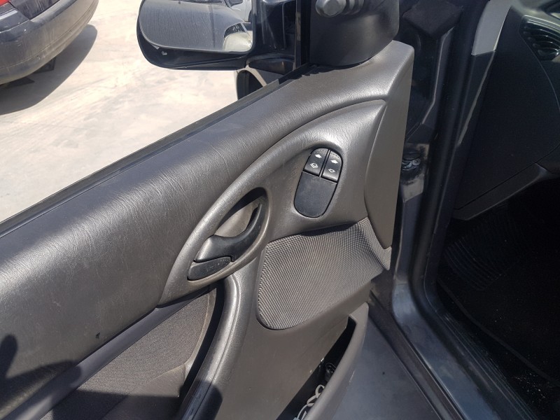 ford focus berlina (cak) del año 2002