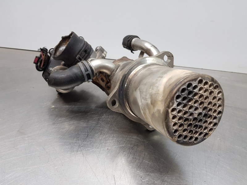 Recambio de enfriador egr para audi a4 (b9) quattro referencia OEM IAM 04L131513B  