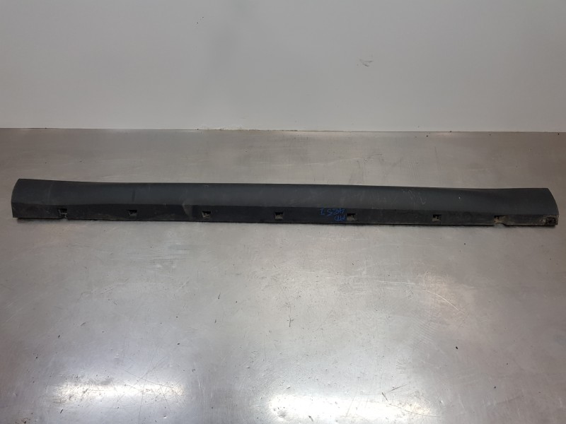 Recambio de faldon lateral para citroen c3 aircross bluehdi referencia OEM IAM YQ000337XT 13473612 